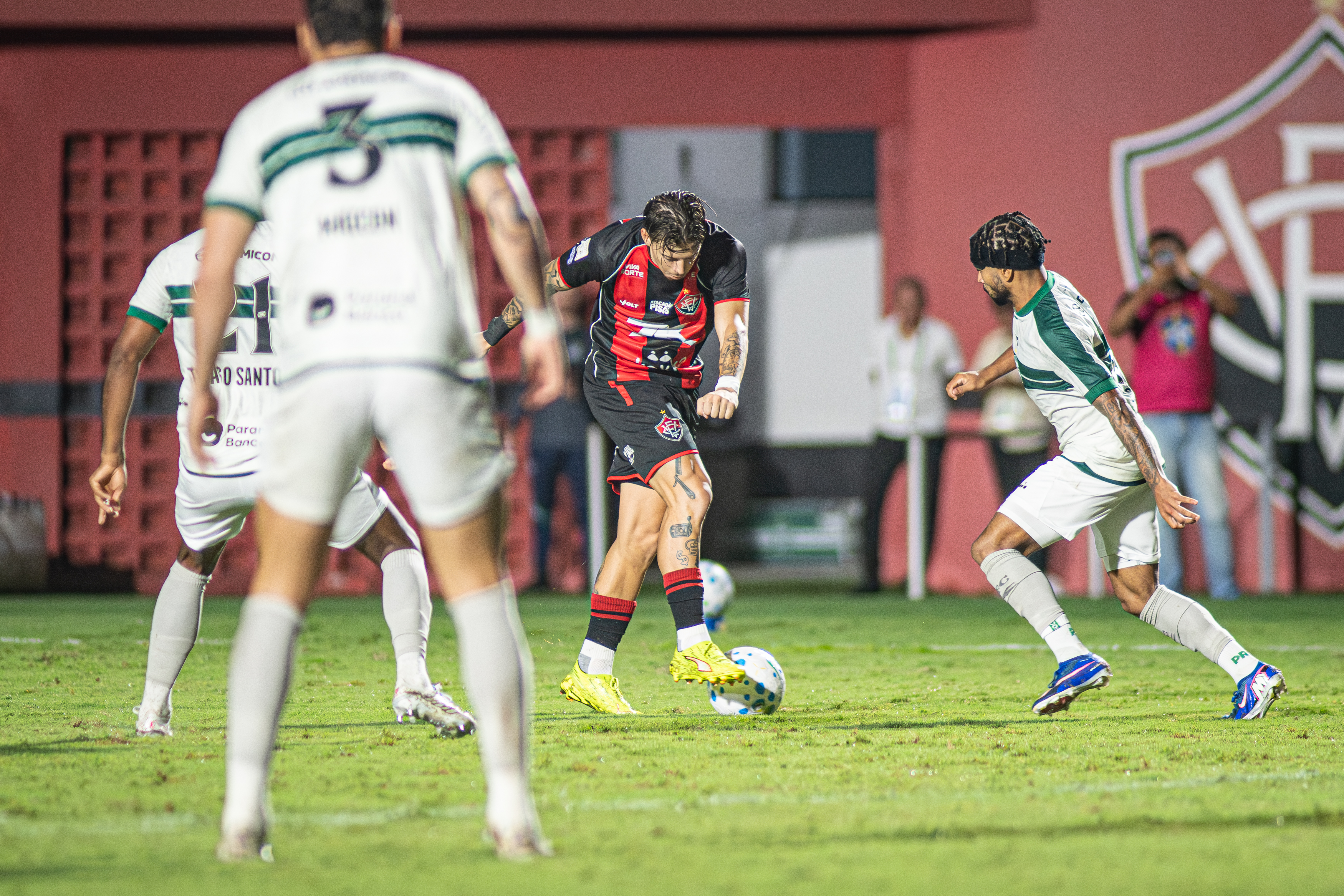 CBF altera data e horário de jogo do Vitória contra o Coritiba