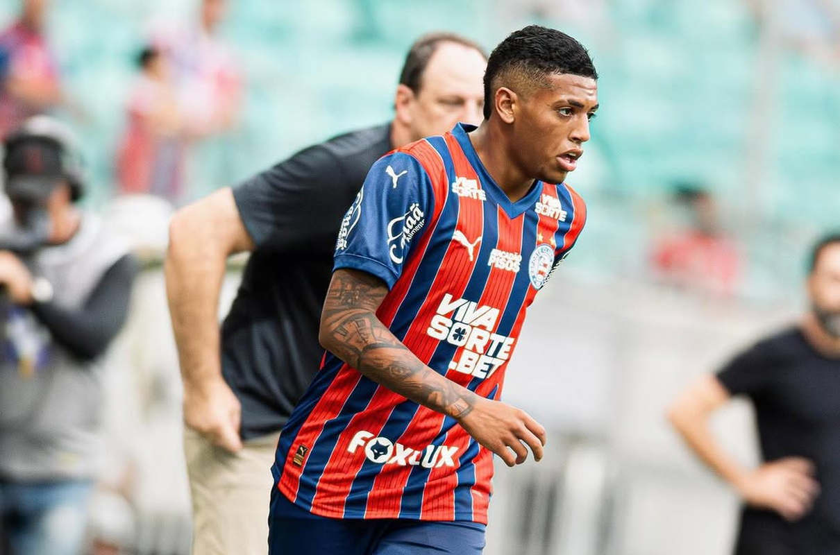 Ceni deixa joias da base fora contra o Flamengo e aposta em medalhões