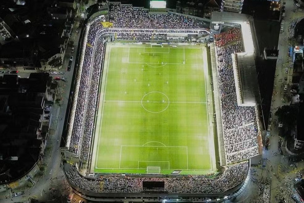 Com capacidade reduzida, Vila Belmiro estará lotada para Santos x Bahia