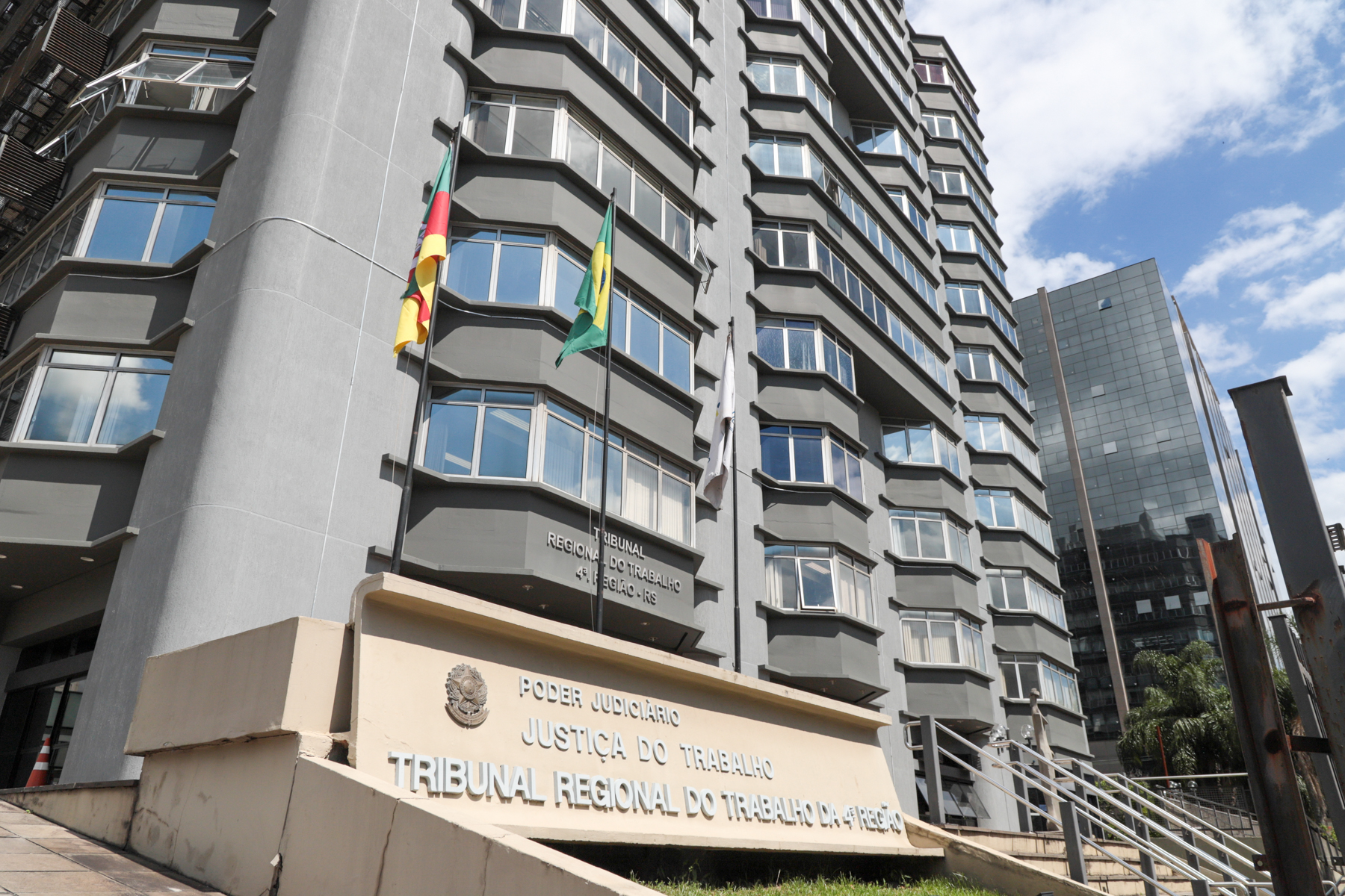 Concurso do TRT é lançado com salários de até R$ 16 mil