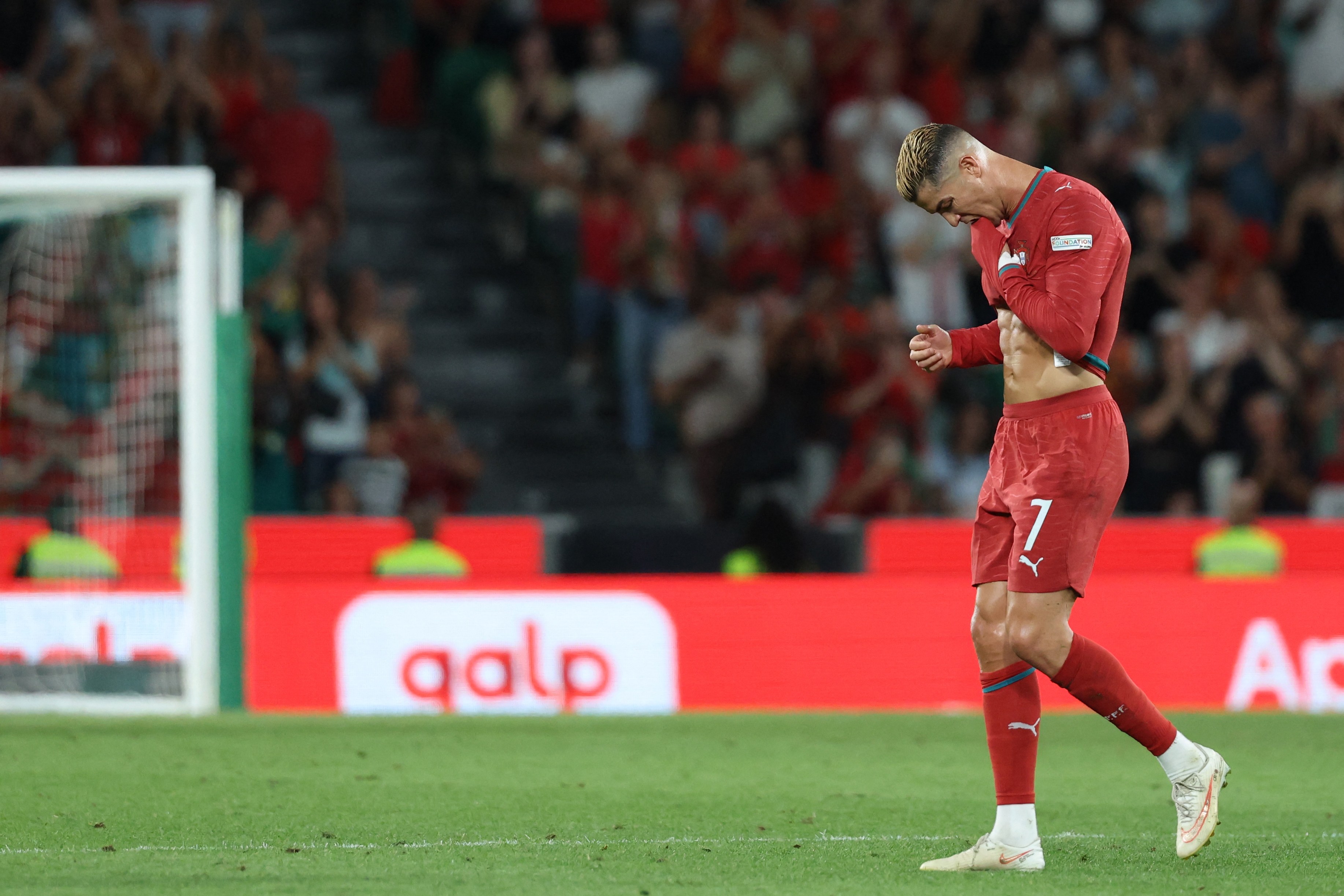 Cristiano Ronaldo é suspenso de Portugal e recebe multa chocante