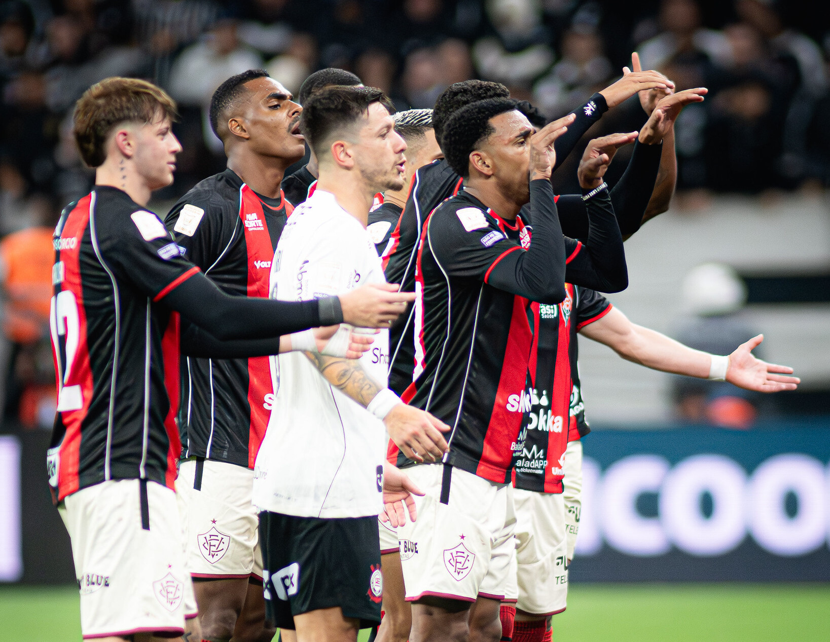 De simulação a pênalti: veja áudio do VAR que decidiu jogo do Vitória