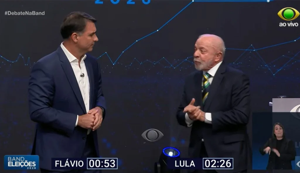 Debate na Band: Flávio Bolsonaro promete "padrão Einstein" no SUS caso seja eleito