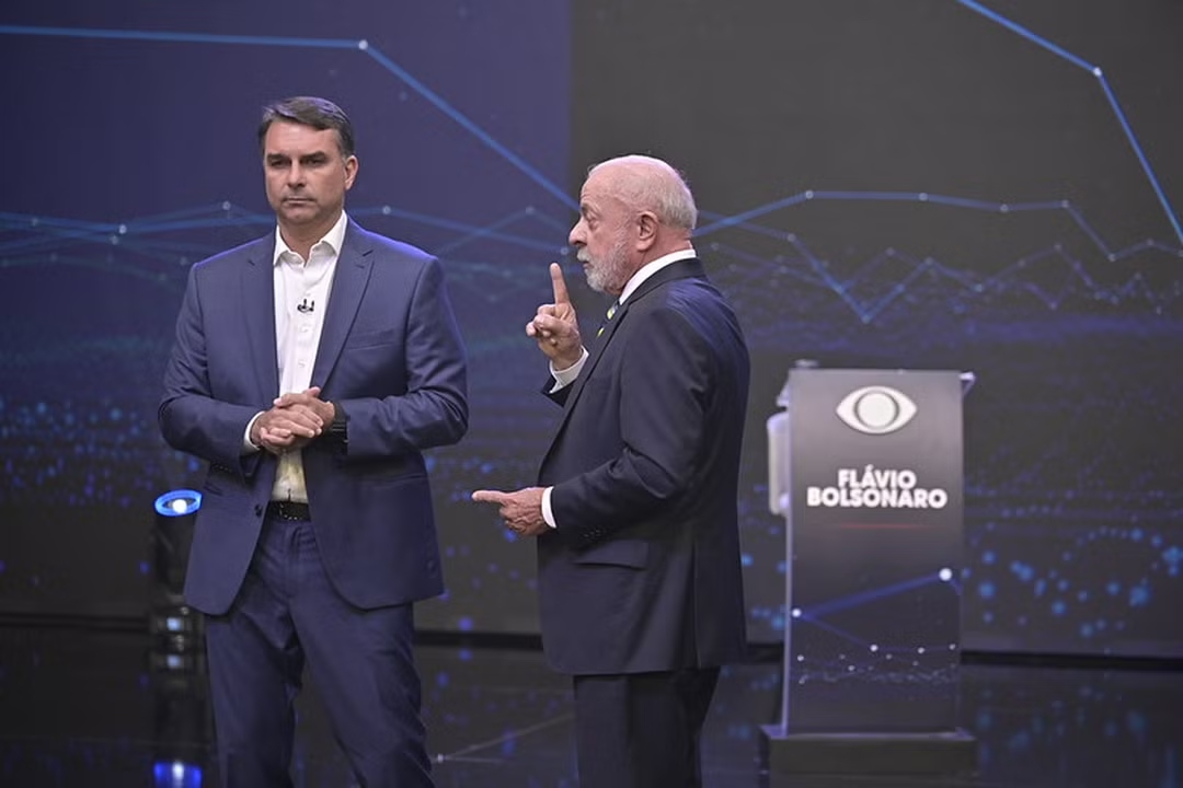 Debate na Band: Lula desafia Flávio Bolsonaro a abrir sigilo e expor suposta corrupção