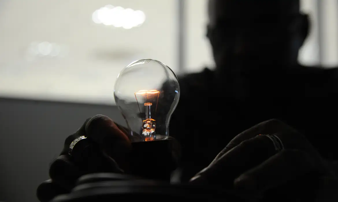 Pituba e outros bairros terão corte temporário de energia nesta sexta (23/10)