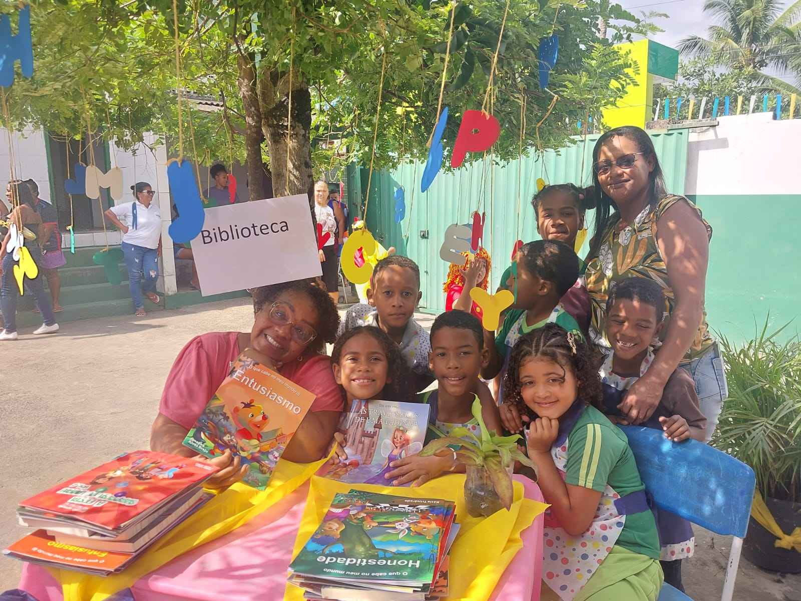 Escola de Simões Filho usa leitura para resgatar histórias e tradições locais