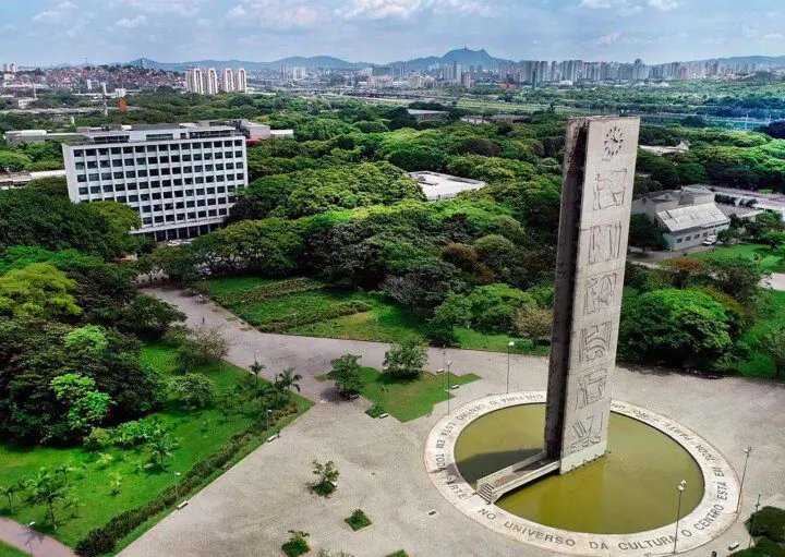 Evento gratuito apresenta cursos de graduação em negócios e tecnologia em Salvador