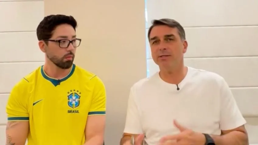 Flávio Bolsonaro faz declaração inusitada durante live com influencer