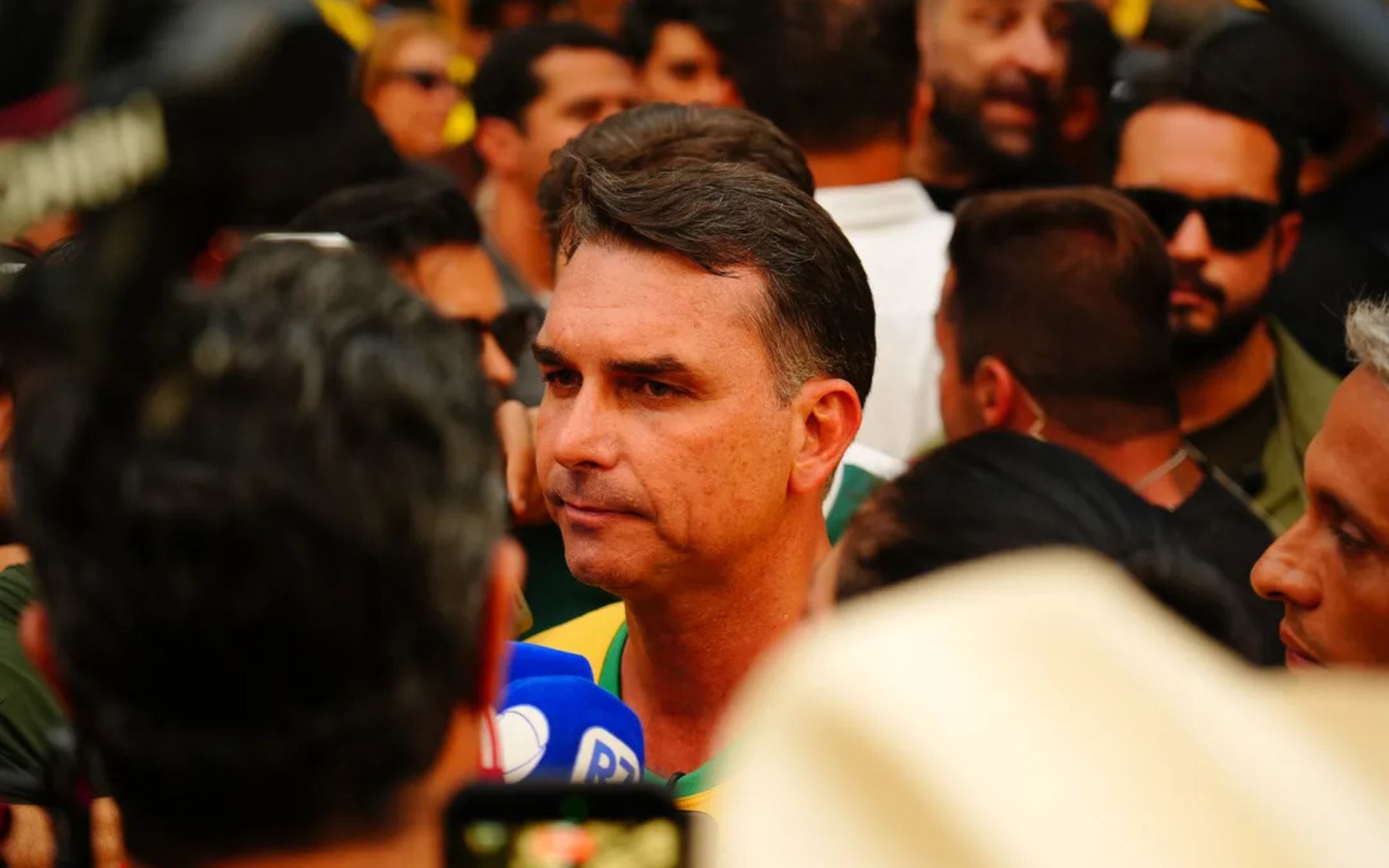 "Rachadinha": relembre o caso que assombra Flávio Bolsonaro