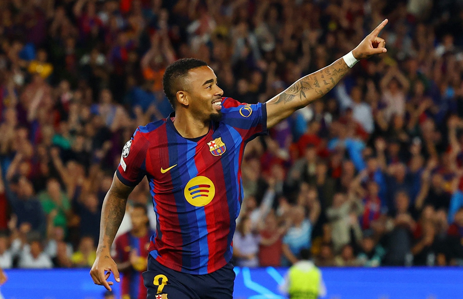 Gabriel Jesus supera início de Neymar e Ronaldinho no Barcelona