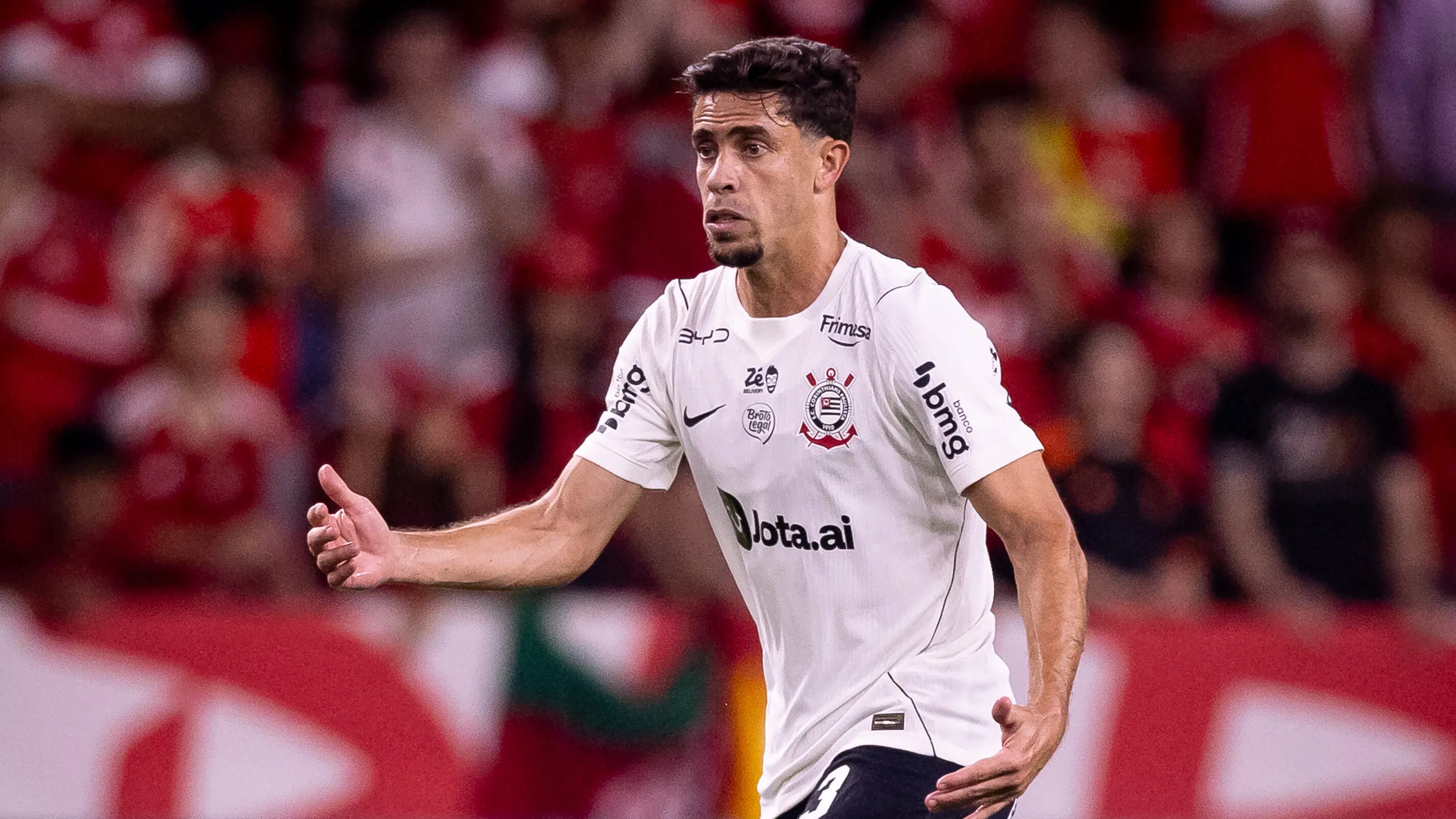 Gabriel Paulista detona o Corinthians antes de encarar o Vitória
