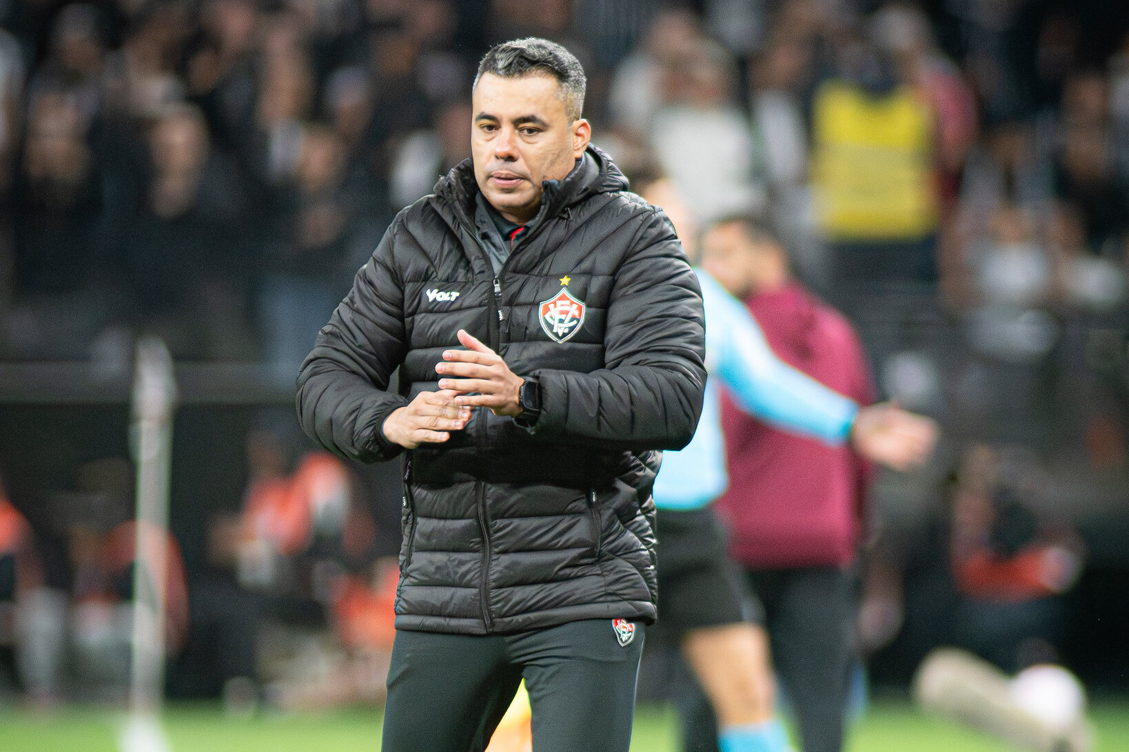 "Imagina ter investimento e não vencer o Vitória", cutuca Jair Ventura