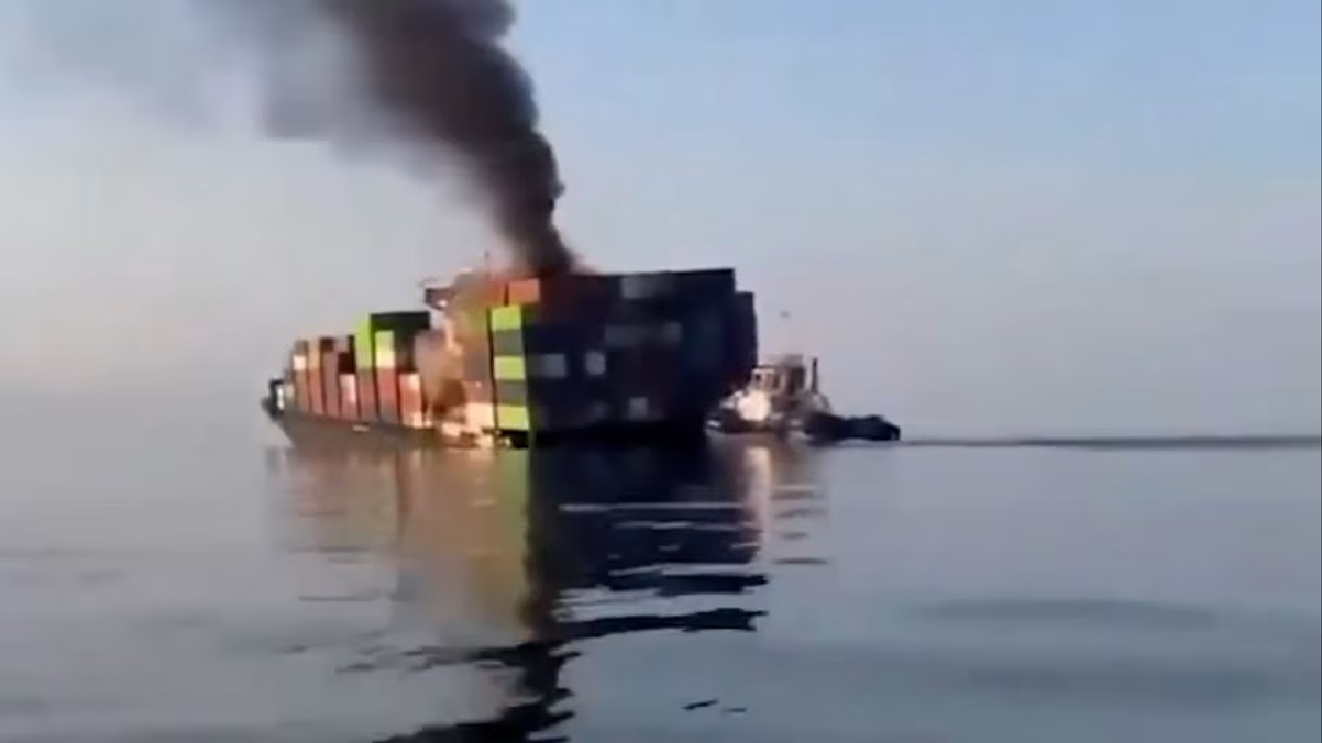 iPhones são encontrados no mar após naufrágio de navio em Ormuz