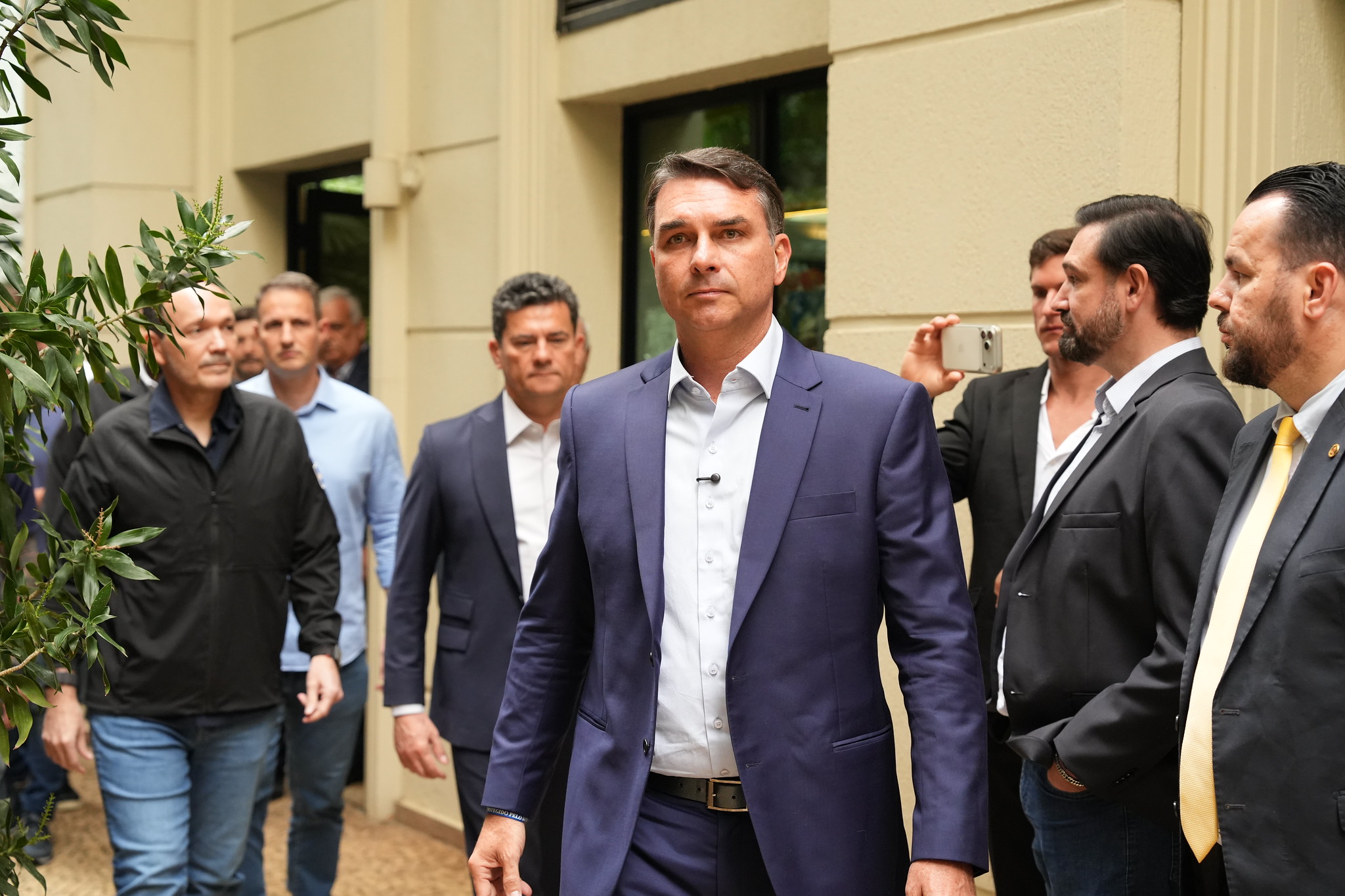 “Já passou da hora”, diz Flávio ao cobrar impeachment de Moraes