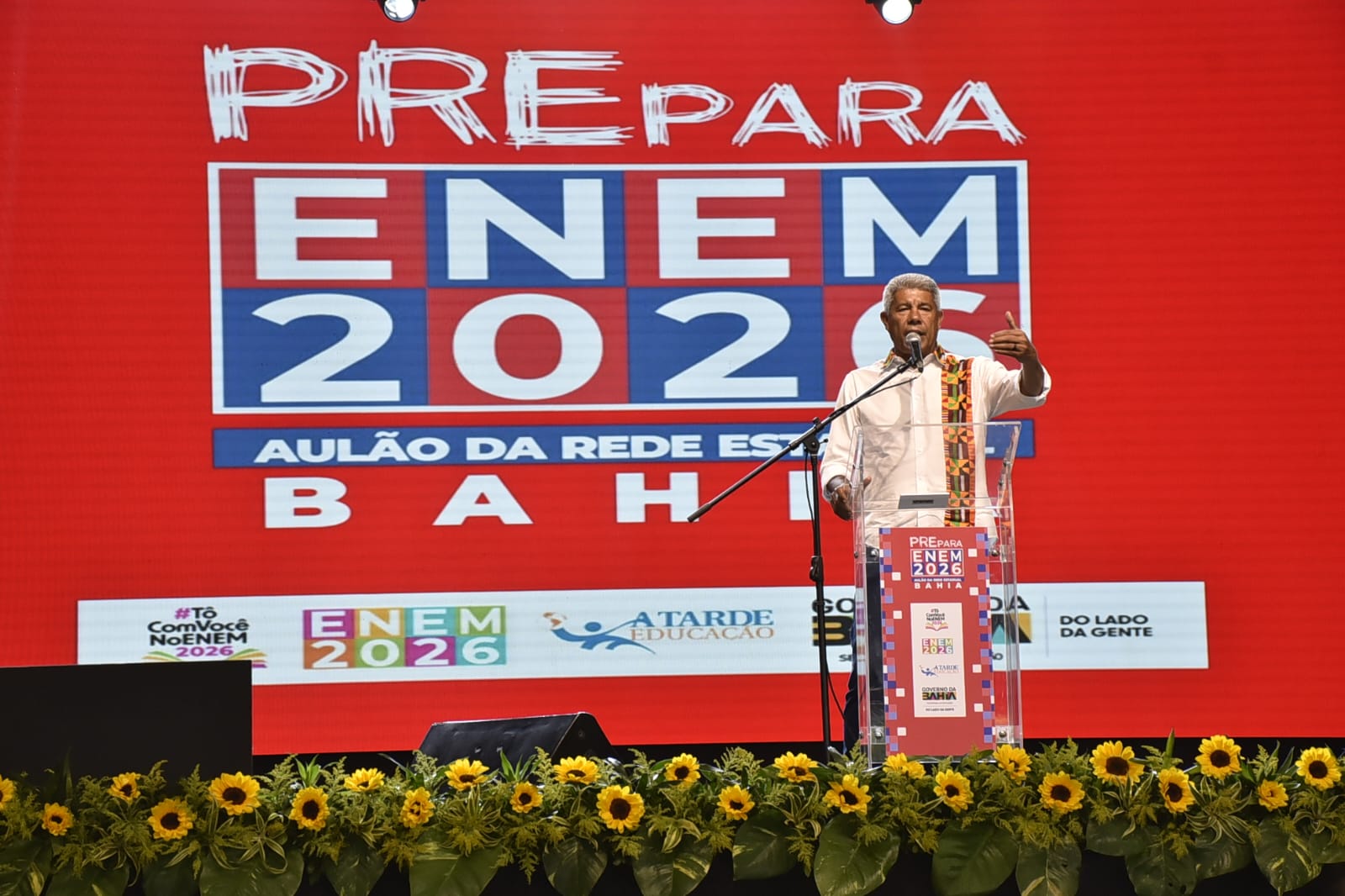 Jerônimo destaca papel da rede estadual na preparação para o Enem
