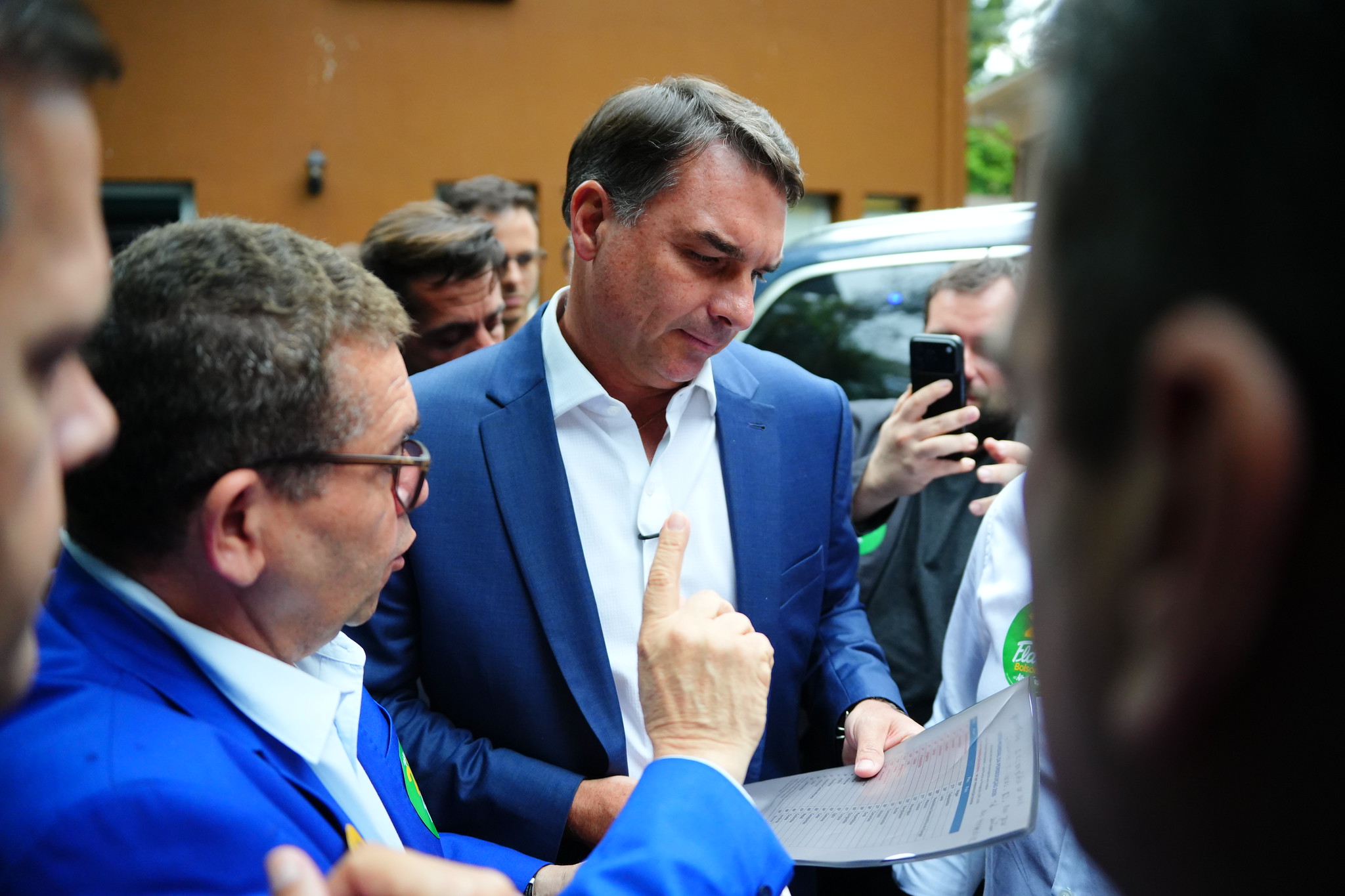 Justiça libera entrega de título de cidadão de Salvador a Flávio Bolsonaro