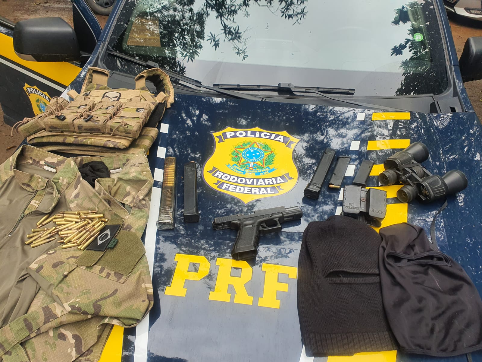 Líder do CV é preso com arma e explosivos após troca de tiros com PRF