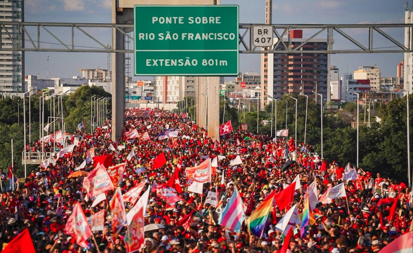 Lula encerra atos de campanha na Bahia com multidão em Juazeiro