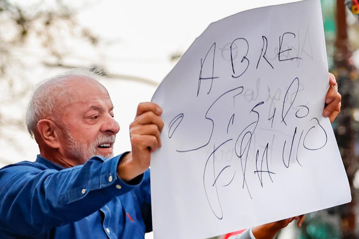 Lula envia autorização ao TSE e reforça provocação a Flávio Bolsonaro