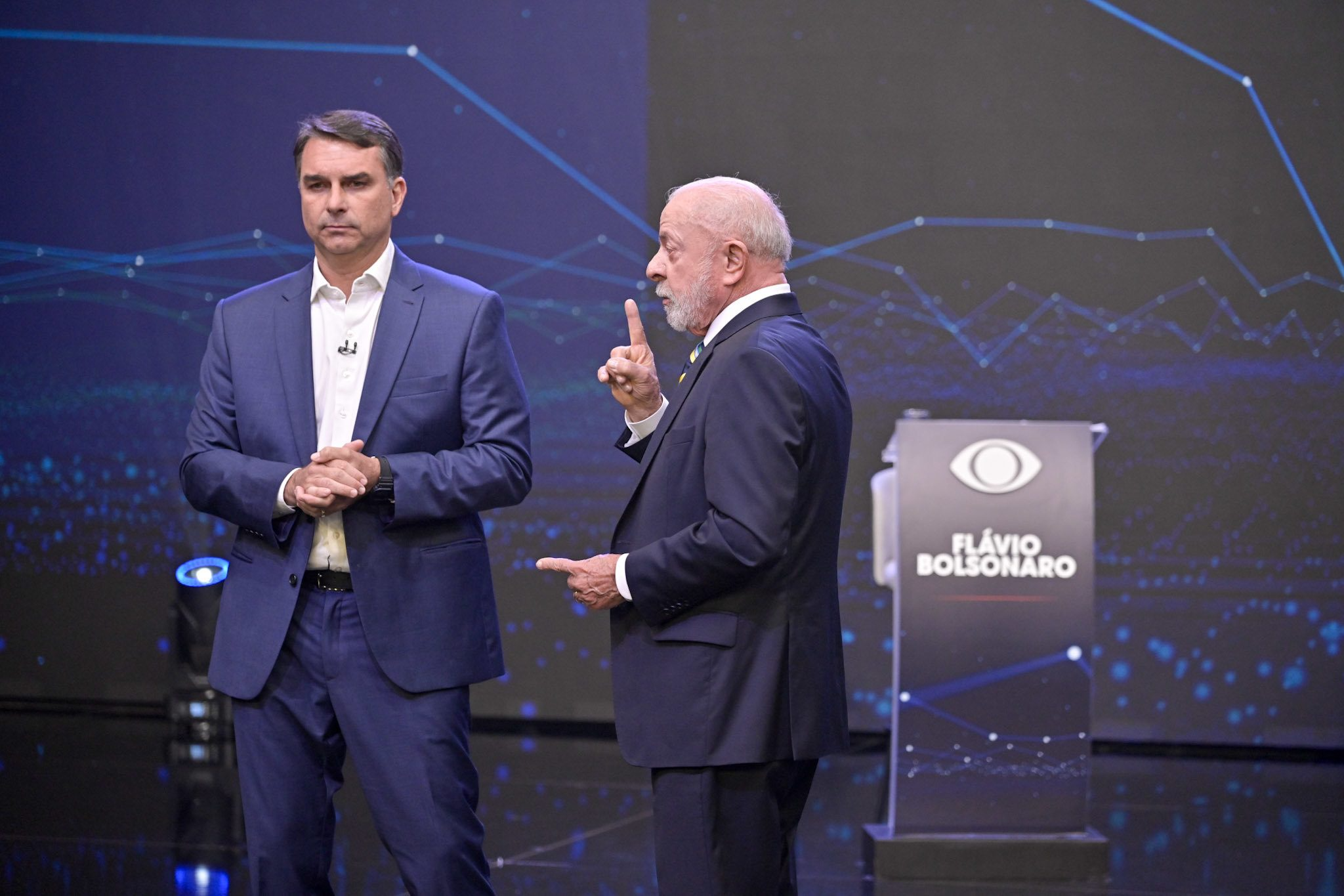 Mendonça libera Flávio Bolsonaro e Lula a divulgarem sigilos