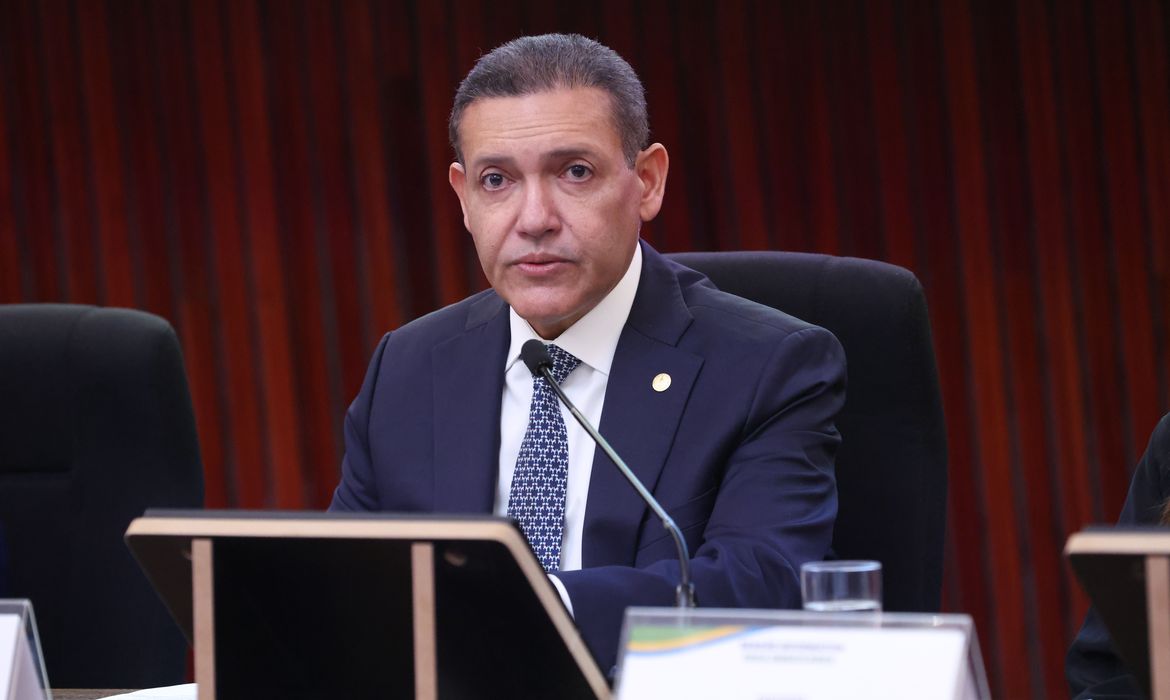 Ministro do TSE impede que Nunes Marques suspenda canal "Exército do Lula"