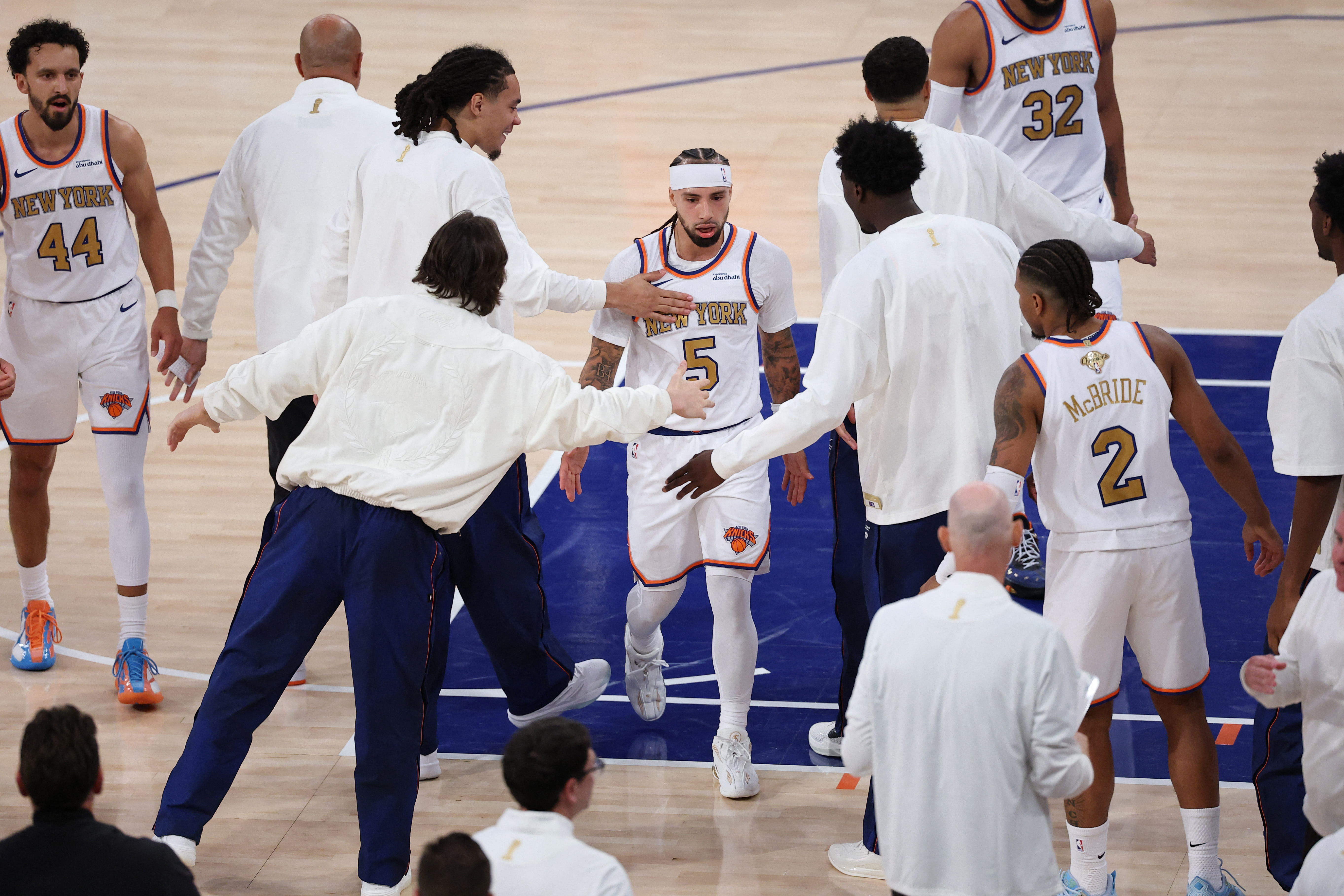 New York Knicks ergue bandeira do título da NBA no Madison Square Garden