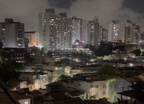 Panelaço contra Flávio Bolsonaro é registrado em diversos bairros de Salvador