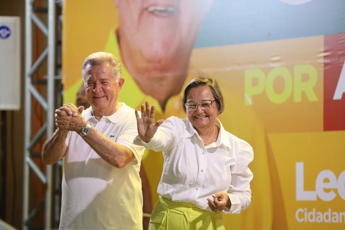 Prefeita de Jacobina apoia Flávio Bolsonaro e confirma áudios 'ameaçadores' do marido