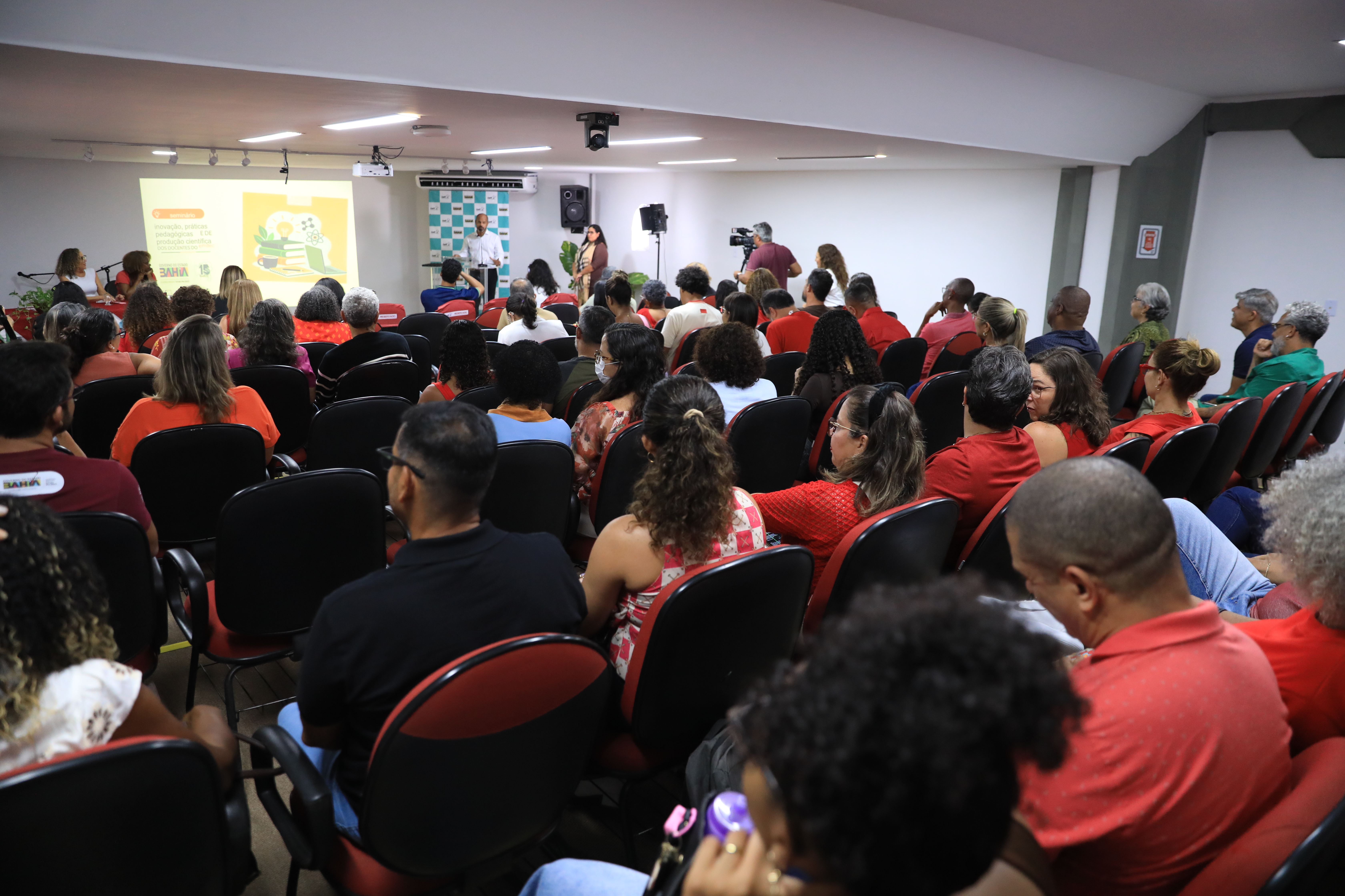 Programa de ensino médio a distância da Bahia completa 15 anos
