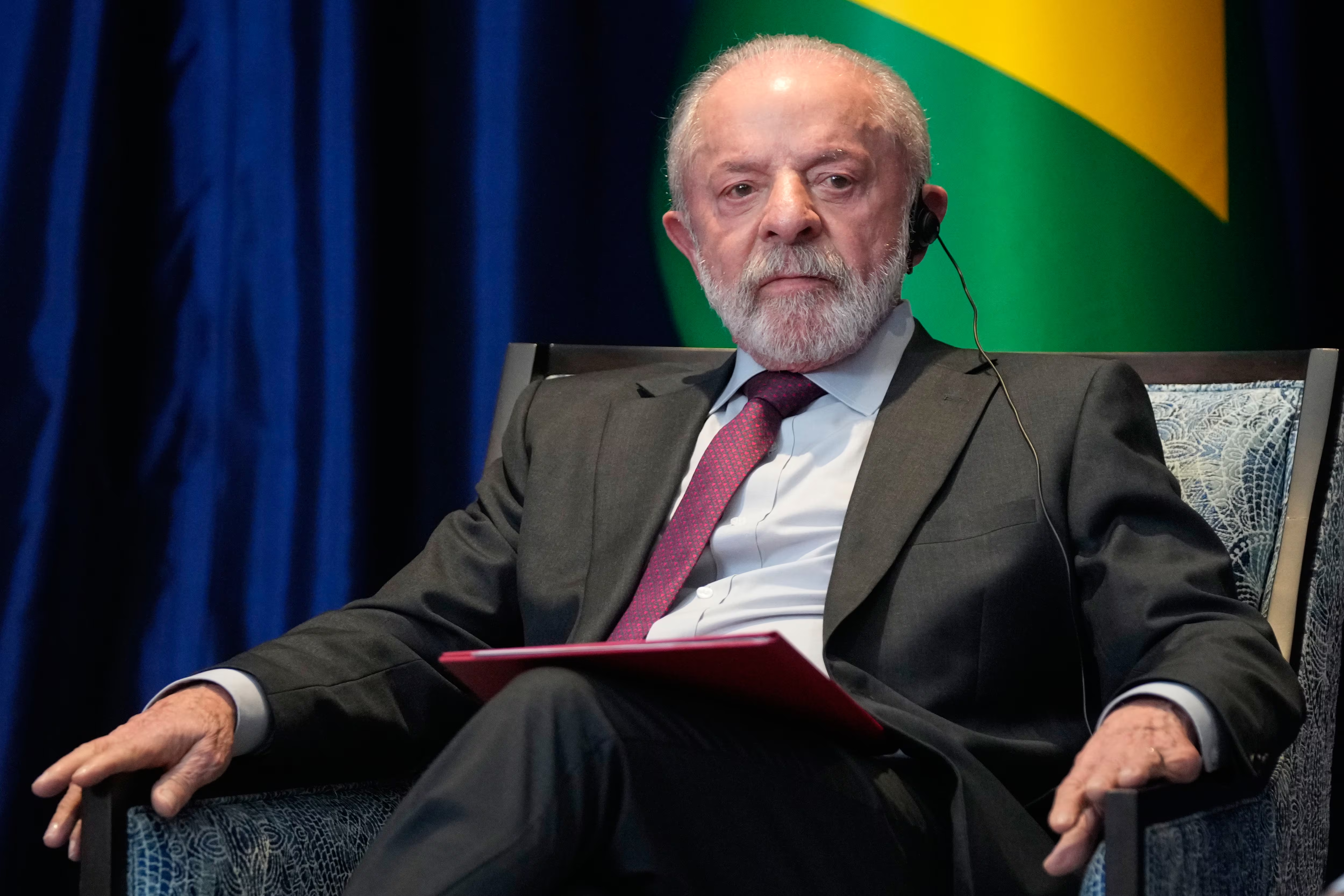 "Querem cassar Moraes porque ele prendeu o pai do Flávio”, dispara Lula