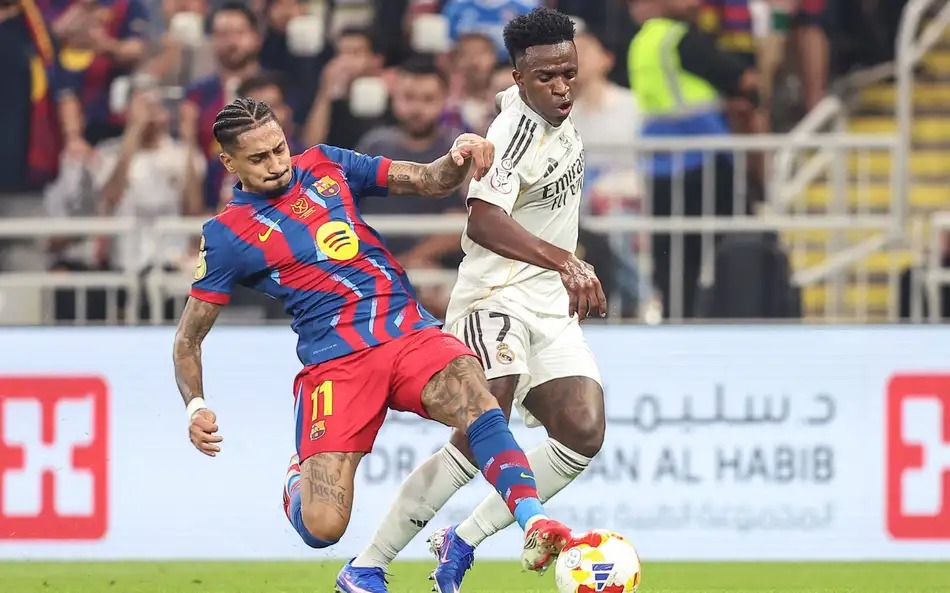 Raphinha pode superar Vini e assumir a artilharia do El Clasico