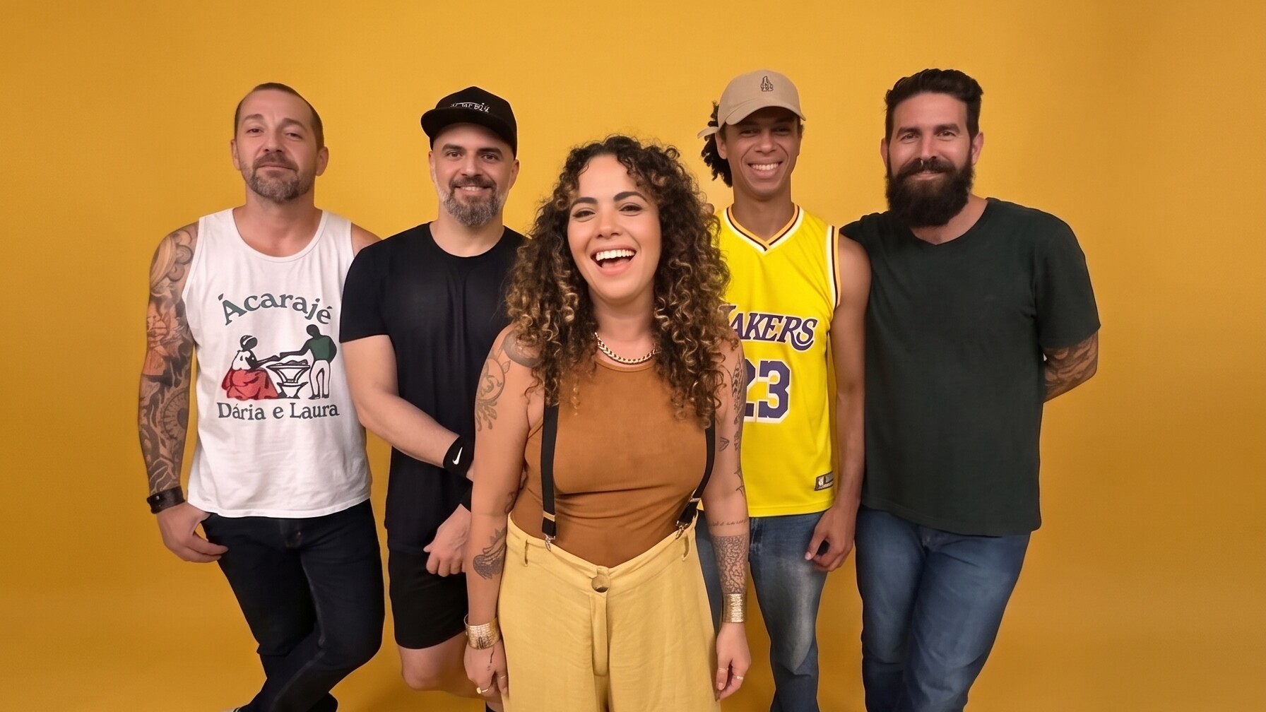Renata Bastos lança primeiro trabalho autoral com show em Salvador