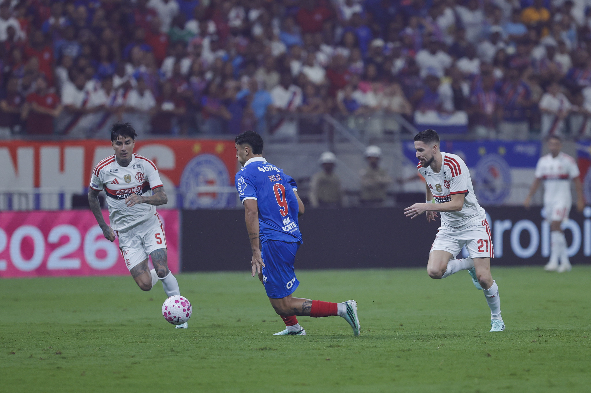 Bahia é goleado pelo Flamengo na Fonte Nova em noite épica de Ronaldo
