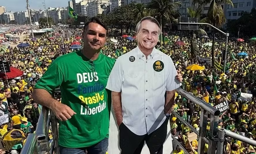 Nikolas Ferreira diz que Jair Bolsonaro subirá rampa do Planalto em possível eleição de Flávio Bolsonaro