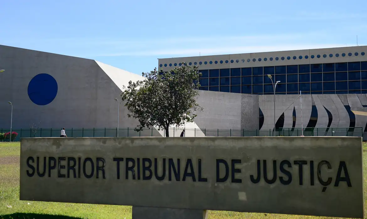 Seu salário pode ser penhorado por uma dívida? STJ toma decisão