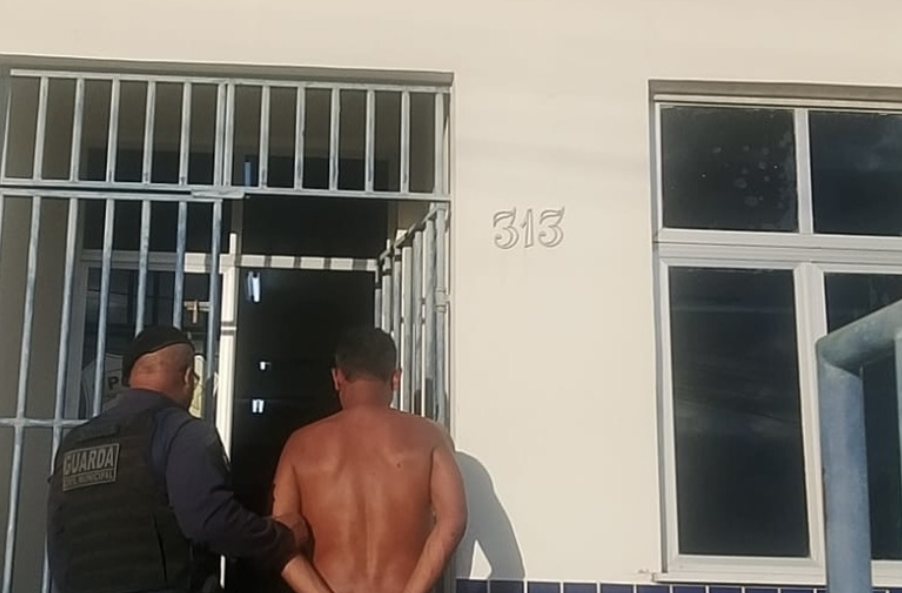 Suspeito de queimar a esposa viva continua detido na Bahia