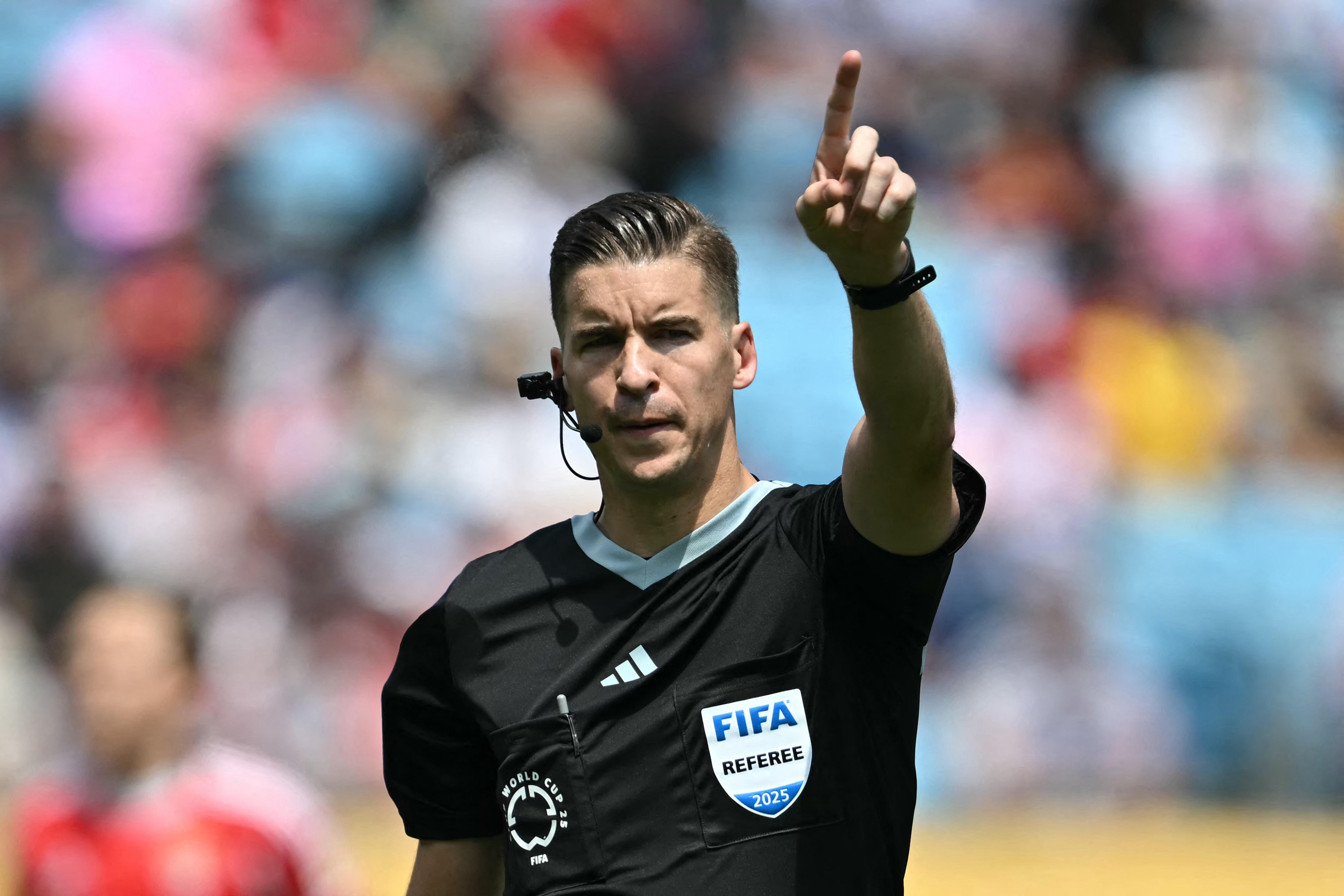 Técnico do Egito e Zico são punidos por críticas à arbitragem na Copa