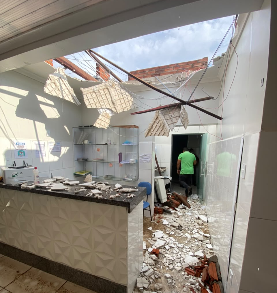 Temporal causa desabamento e rastro de estragos em hospital na Bahia