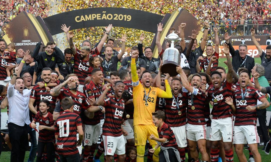 Time de Guto Ferreira contrata atacante ex-Flamengo para a Série B