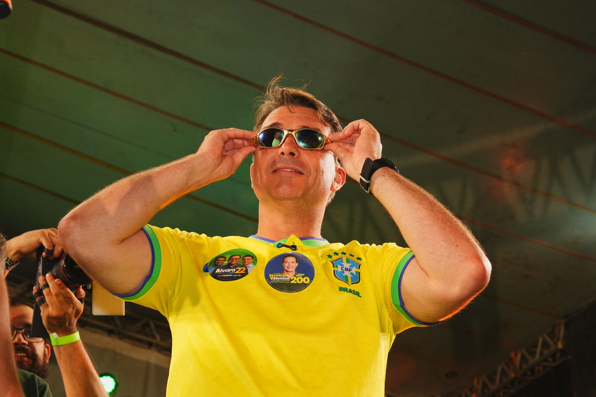 Flávio Bolsonaro acusa PT de fake news após agenda em MG não acontecer