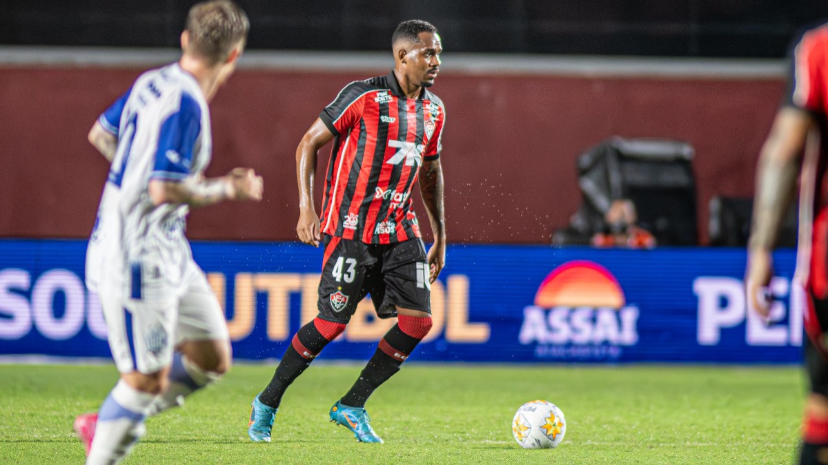 Vitória anuncia retorno de zagueiro antes de jogo decisivo na Série A