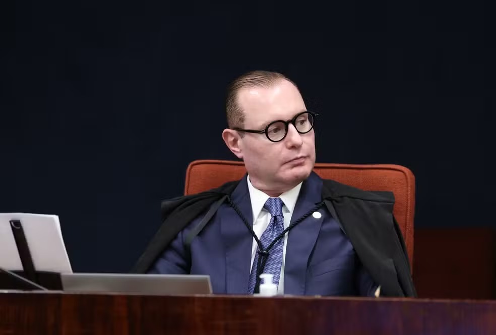 Zanin exige que PF entregue cópia de celular de Vorcaro