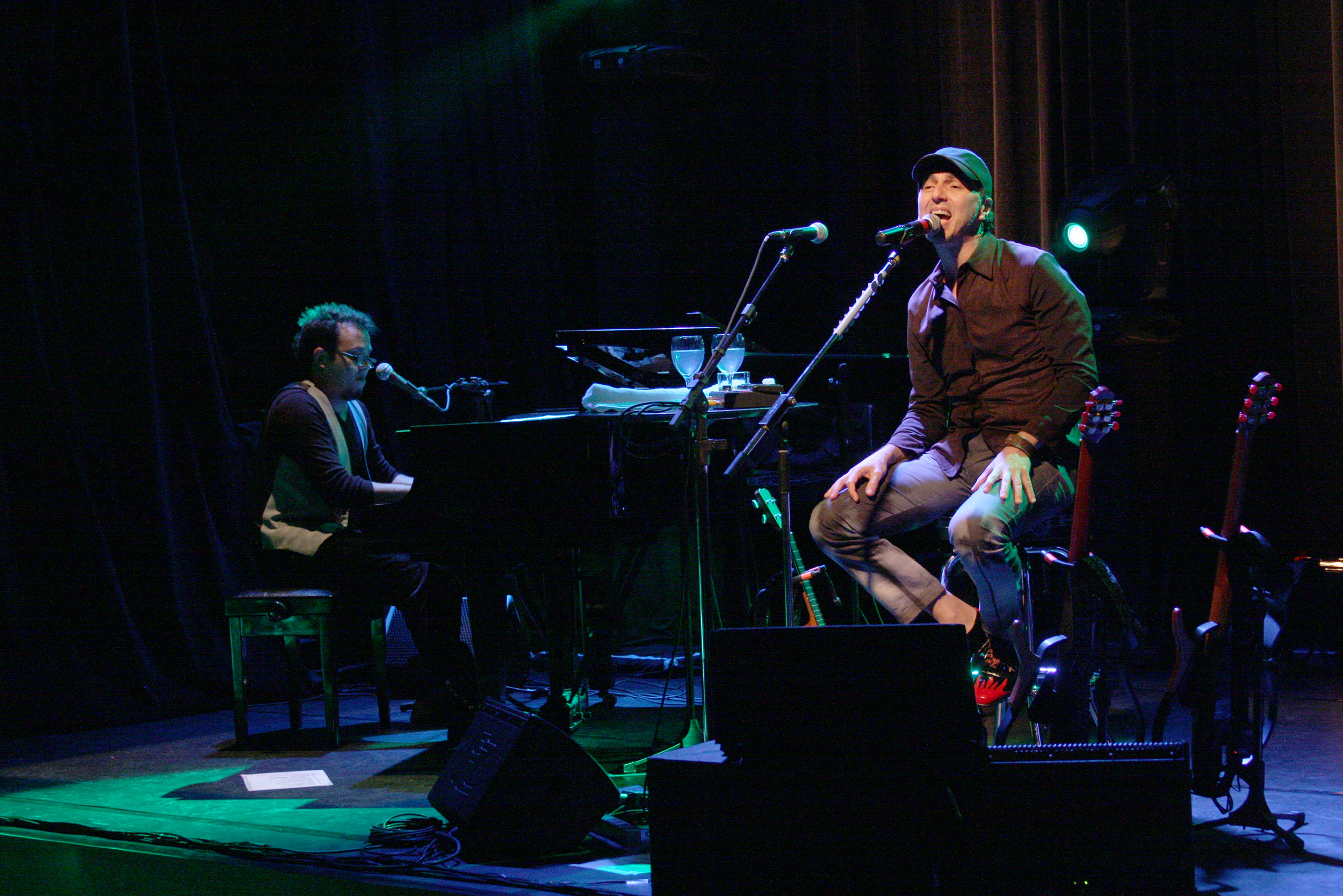 Zeca Baleiro volta a Salvador com o show Piano & Voz