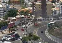 VÍDEO: cordeiros queimam pneus e interditam via em Salvador imagem