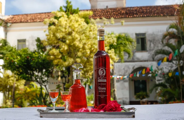 Imagem ilustrativa da imagem Das frutas às flores, o licor do Convento do Desterro é destaque no São João