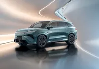 Carro da BYD que estaciona sozinho chega ao Brasil; conheça o Atto 8 imagem