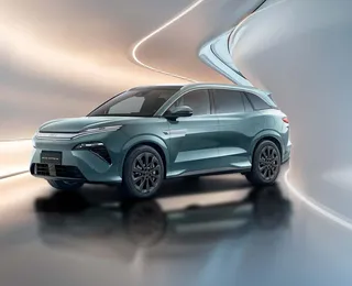 Carro da BYD que estaciona sozinho chega ao Brasil; conheça o Atto 8