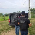 Mãe e padrasto são presos por abusar de filhas na infância imagem