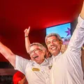 Ao andar de metrô, prefeito de Camaçari faz apelo a Jerônimo Rodrigues imagem