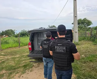 Mãe e padrasto são presos por abusar de filhas na infância